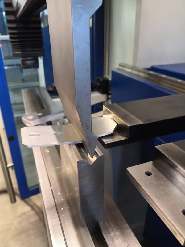 CNC-Biegemaschine-kanten